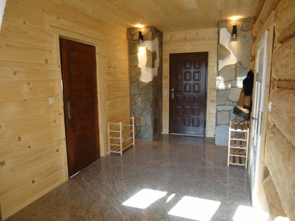 korytarz i wejscia do apartamentów