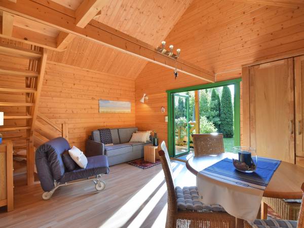 Podwojna sofa w pokoju dziennym