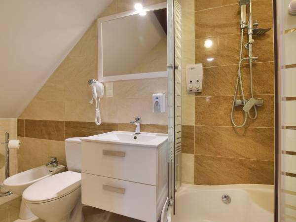 Pensjonat i Restauracja Pod Wietrzną Górą