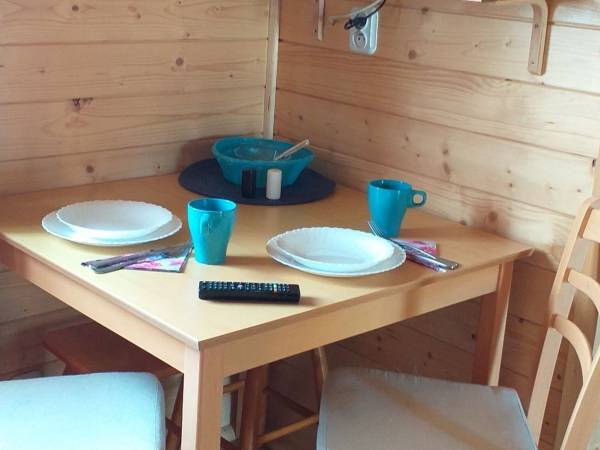 Miejsce do posiłku w saloniku