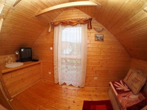 Duży domek-1 pokój. 