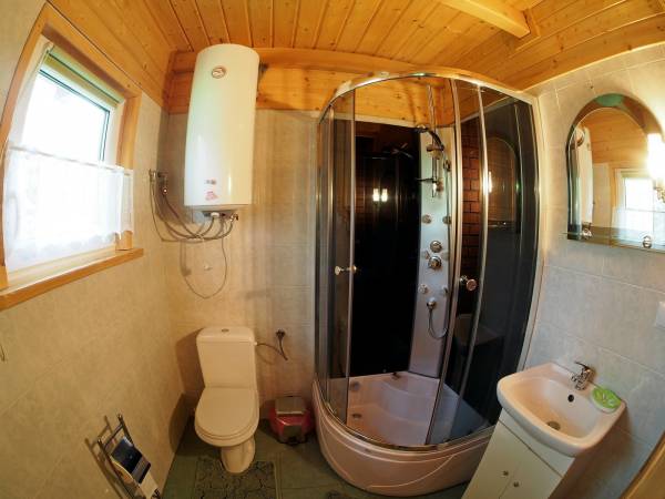 Duży domek- łazienka. 