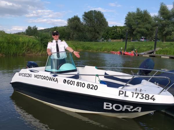 Rejsy widokowe motorówką po Wiśle Boat sightseeing cruises 