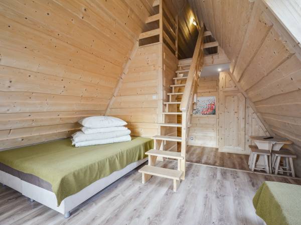 pokoj 4 os z antresolą nr 6 ,balkonem