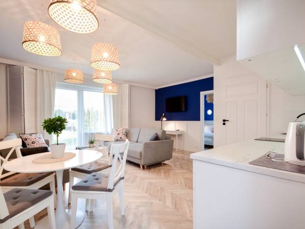 Apartament na parterze-duży, przestronny pokój dzienny.