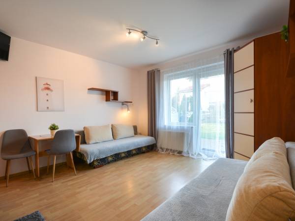 Pokój na pietrze-dwie rozkładane kanapy.