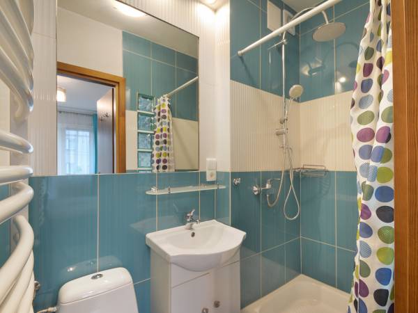 Łazienka przy pokoju 1