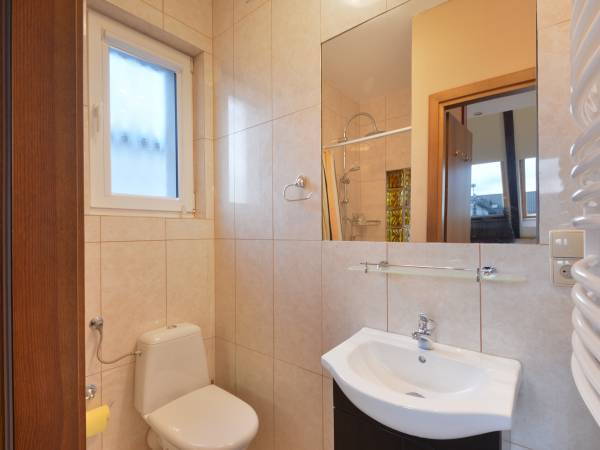 Łazieka przy pokoju 2