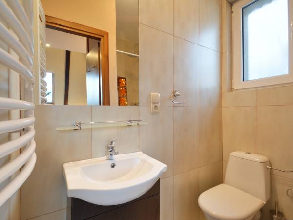 LŁazienka przy pokoju 3