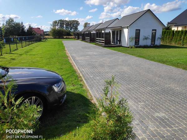 Parking na terenie ośrodka