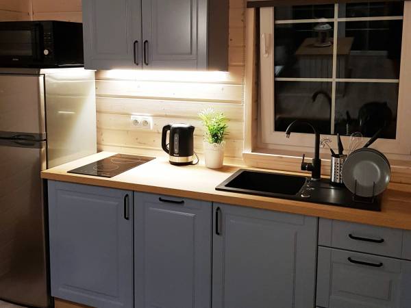 Bogato wyposażony aneks kuchenny