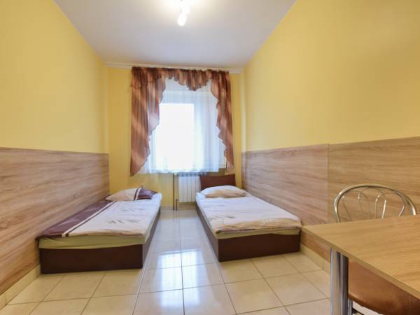 Pokój 2 osobowy z łazienką na korytarzu