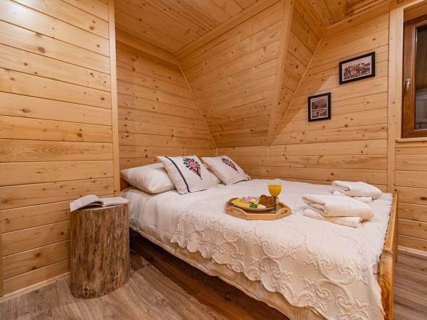 Sypialnia z podwójnym łóżkiem