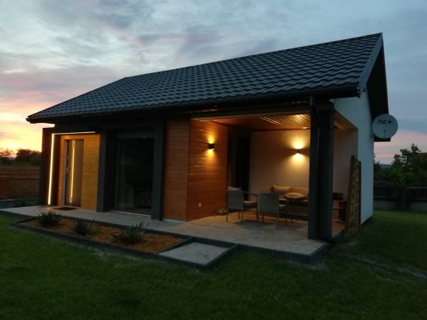 Klimat południa Nowoczesne domki z kominkami, sauną i fotelem masującym Bayamo, Lucca, Hawana I i Hawana II