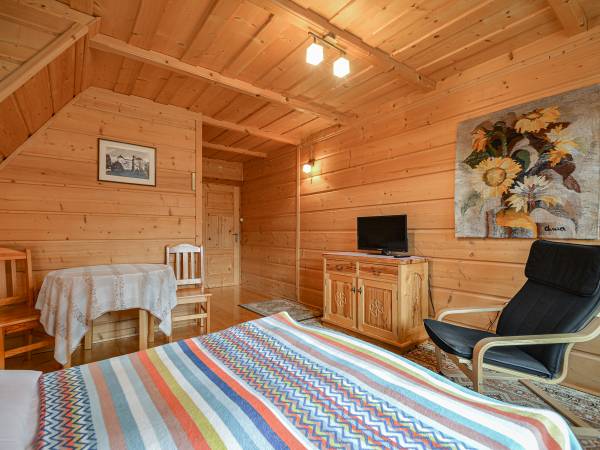 pokój dwuosobowy z podwójnym łóżkiem