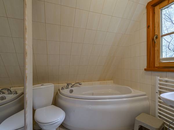 łazienka w apartamencie na poddaszu