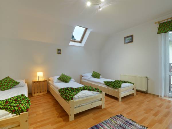 sypialnia 3 osobowa z balkonem