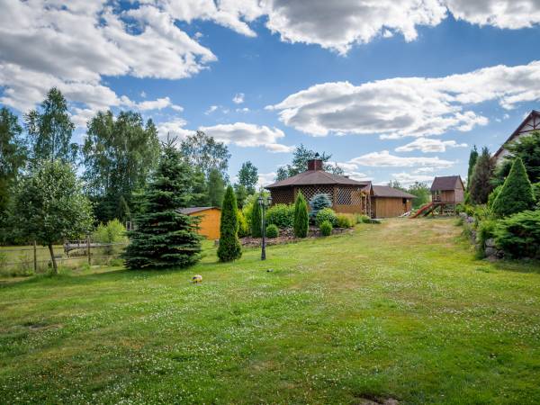 Pokoje i domki przy Leśniczówce