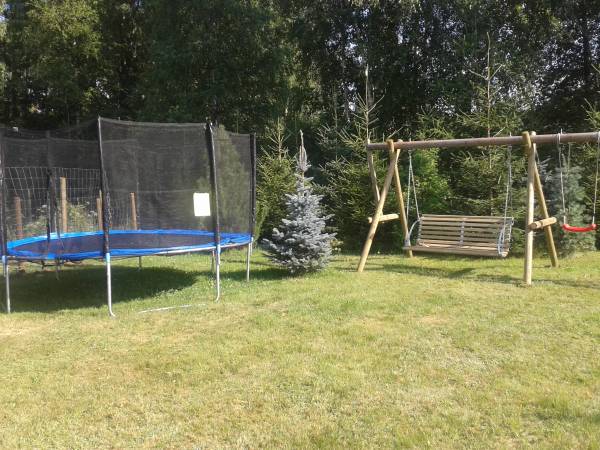 Pokoje i domki przy Leśniczówce