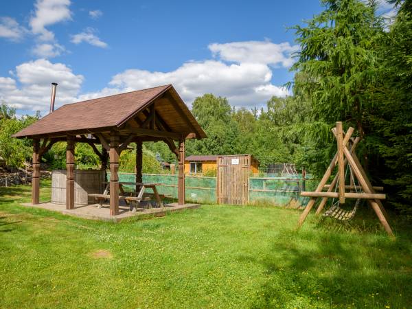 Pokoje i domki przy Leśniczówce