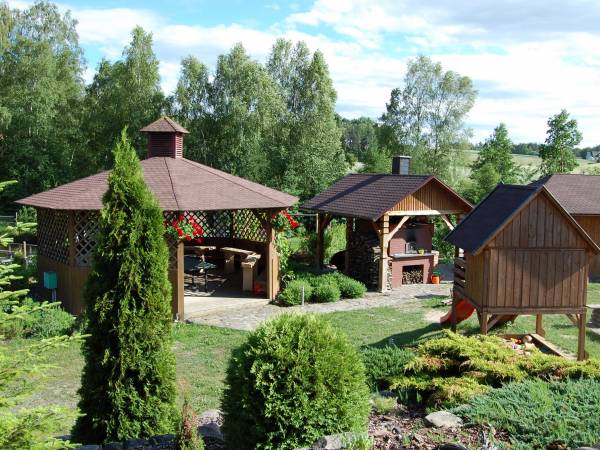 Pokoje i domki przy Leśniczówce