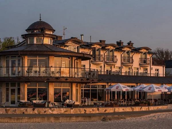 Hotel od strony plazy