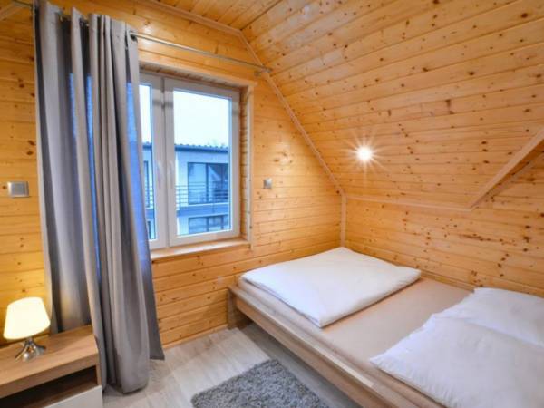 Sypialnia nr 2, zamykana, łoże małżeńskie 140x200, łóżko pojedyńcze 90x200