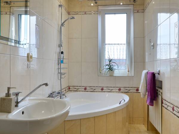 Łazienka na piętrze.