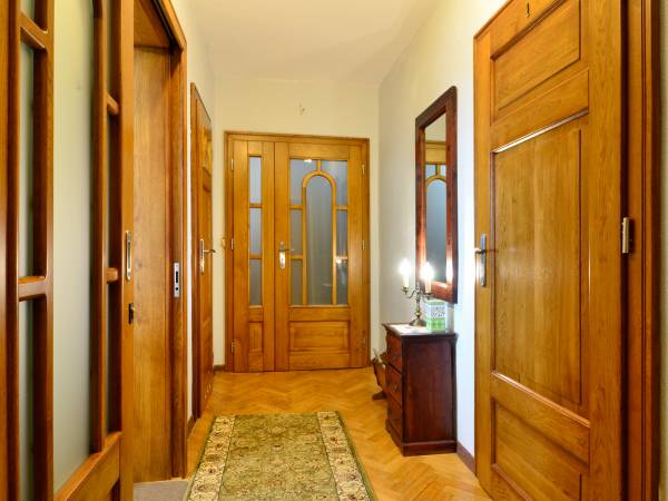 Korytarz na piętrze.