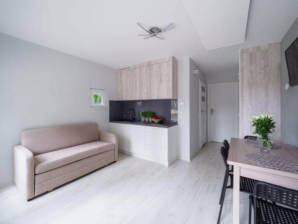 aneks kuchenny z sofa dwuosobowa