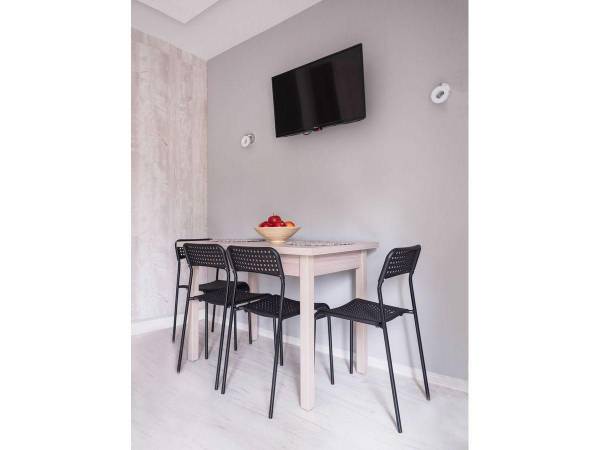 aneks kuchenny na przeciwko sofy