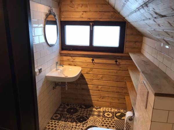 Chatka Trapera łazienka