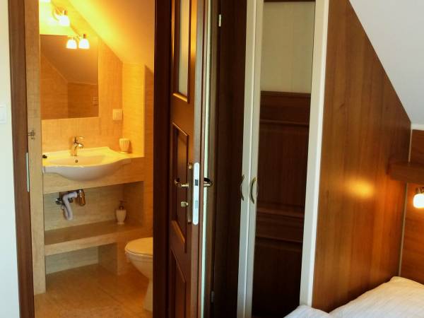 każda sypialnia ma swoją łazienkę