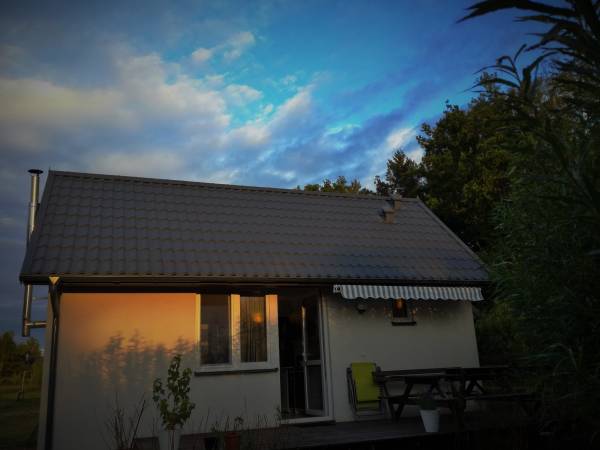 słońce o zachodzie maluje ściany