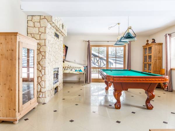 Salon Bilardowy z kominkiem