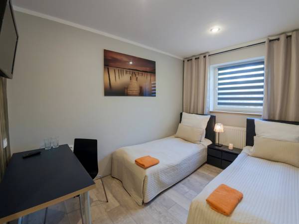 Pokój 2 osobowy ( występuje również z łóżkiem małżeńskim)