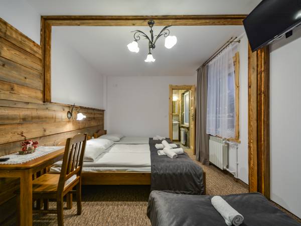 Pokój 4 osobowy z łazienką 