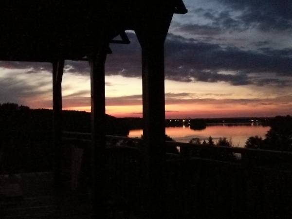 widok z tarasu - romatyczny zachód słońca