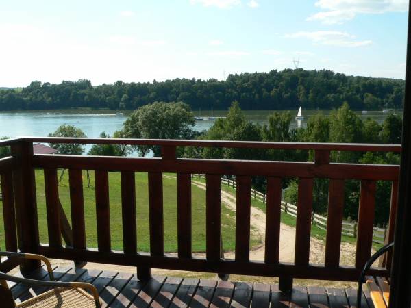 widok z tarasu na jezioro