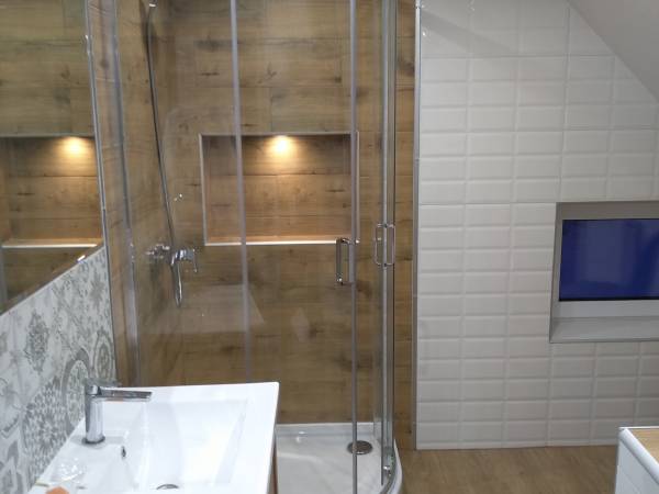 czteroosobowy pokój nr 7 łazienka