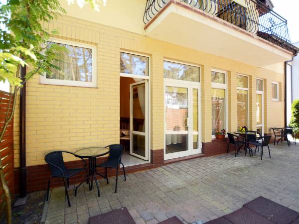 stolik z krzesełkami do pok nr 3