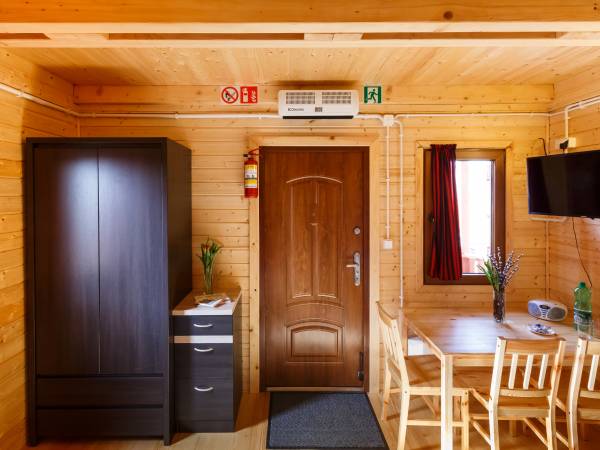 domek parterowy 4-os. z łóżkiem piętrowym w małej sypialni