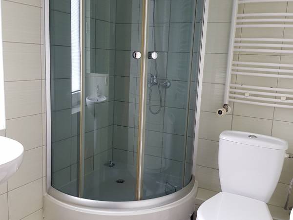 JAGA-łazienka pokoju 3 osobowego