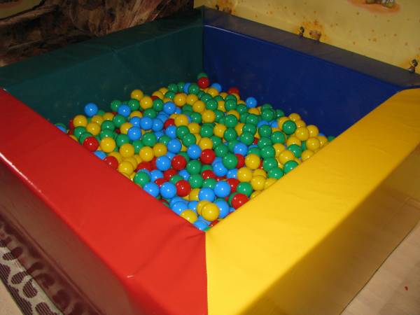 basen z piłeczkami