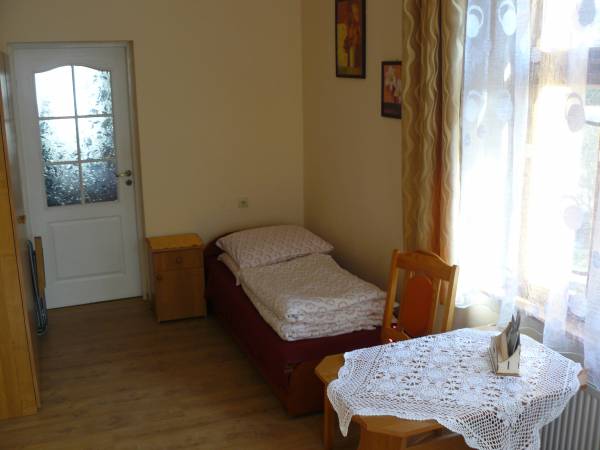 Pokój 4 osobowy typu studio/ dwupokojowy/