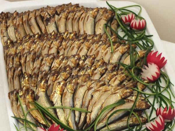 Śniadania - wędzone szprotki