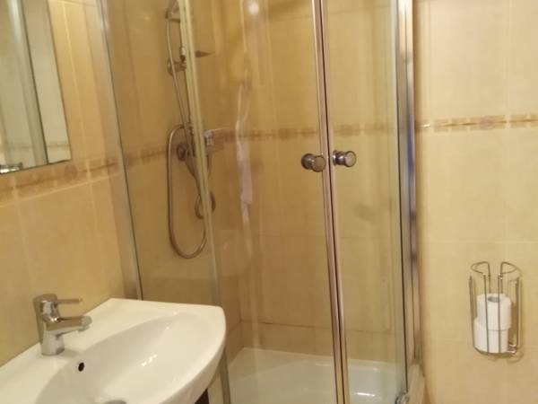 Łazienka pokoju 2 os