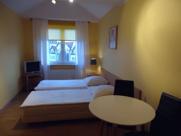 Pokój 2 z wspólna łazienka na 3 pokoje 