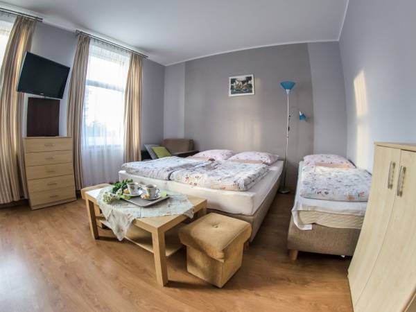 Pokój z łazienką nr 6 (3-4 os)