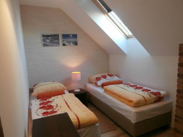 Domek - apartament piętrowy z 2 sypialniami